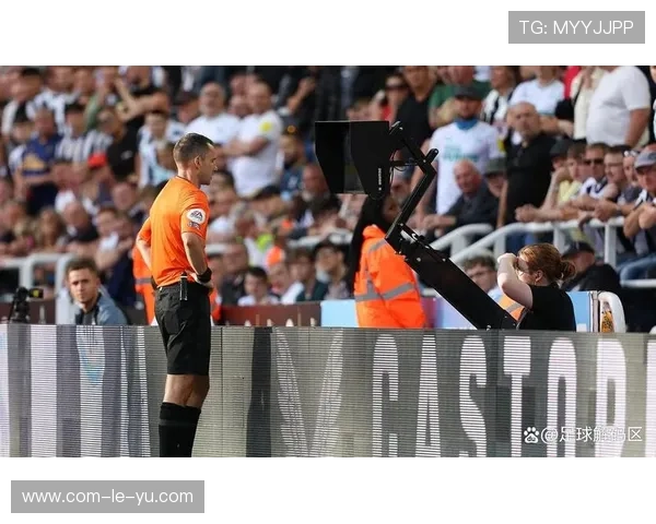 英超裁判执法尺度解读，争议判罚频发原因探究